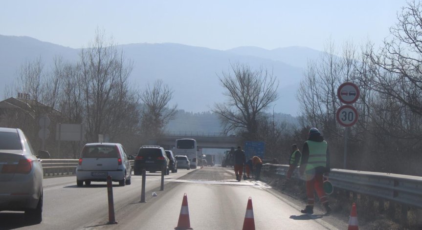 Затварят два участъка от АМ 