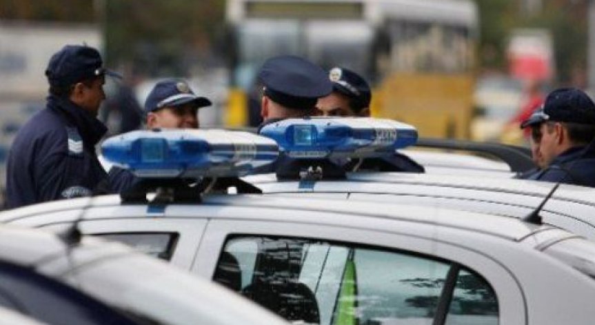 Задържаха двама българи в Гърция, заподозрени са в отвличане