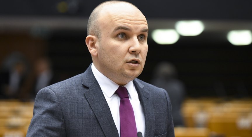 Евродепутатът Кючук поиска отлагане на доклада за Северна Македония