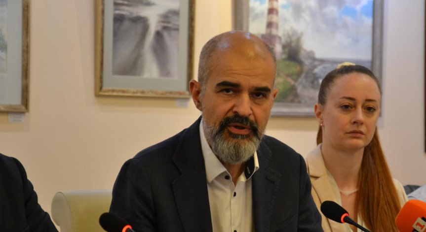 Касационната инстанция приема, че частната жалба на председателя на Общински съвет – Варна е неоснователна.