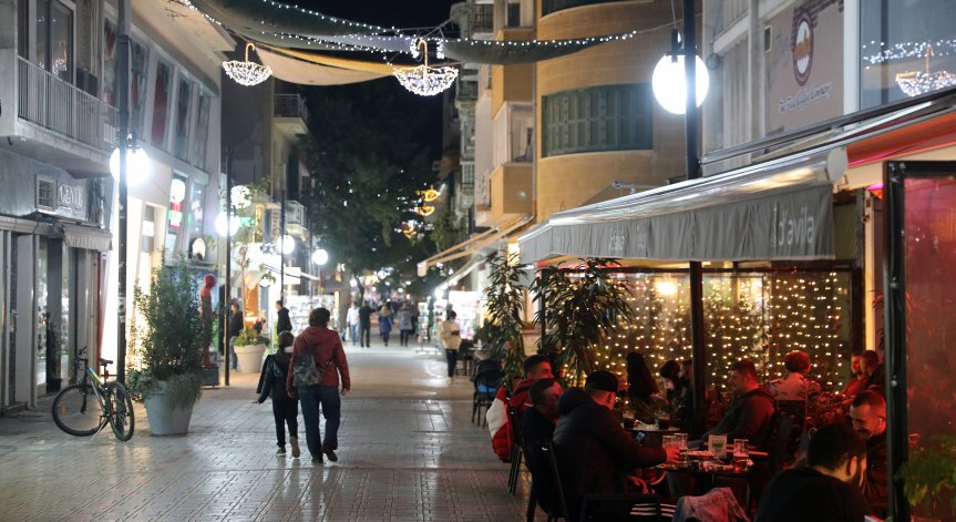 Омикрон притиска Кипър и Гърция, въвеждат нови ограничения