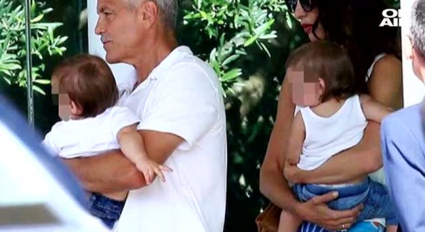 Джордж Клуни води семейството си в Италия