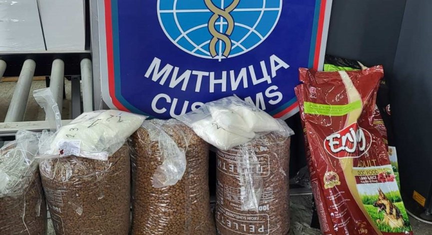Митничари откриха 3,6 кг метамфетамин в кучешка храна на Дунав мост 2