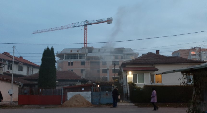 HelpBook оплакване: Комин неуморно бълва черен дим!