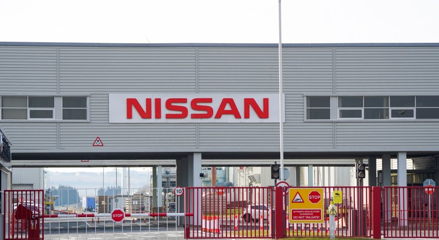 Nissan съкращава почти всичките си работници във фабриките в САЩ