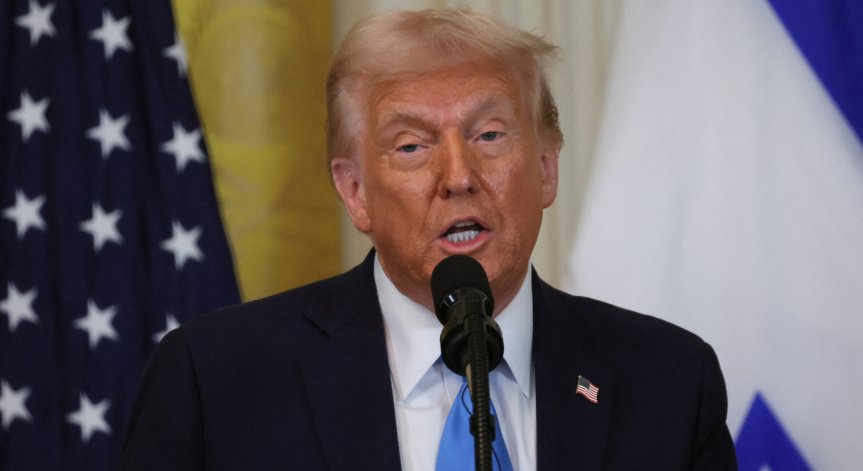 Тръмп не губи нито час в изпълнение на програмата си.