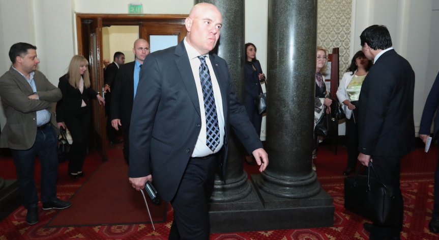 Гешев поиска оставката на прокурора, чийто син тероризира перничани