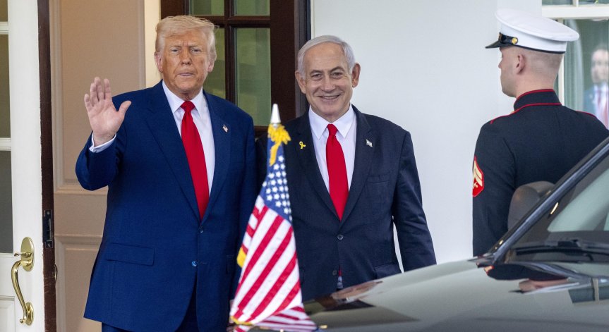 Доналд Тръмп одобри въздушни удари срещу ирански ядрени съоръжения.