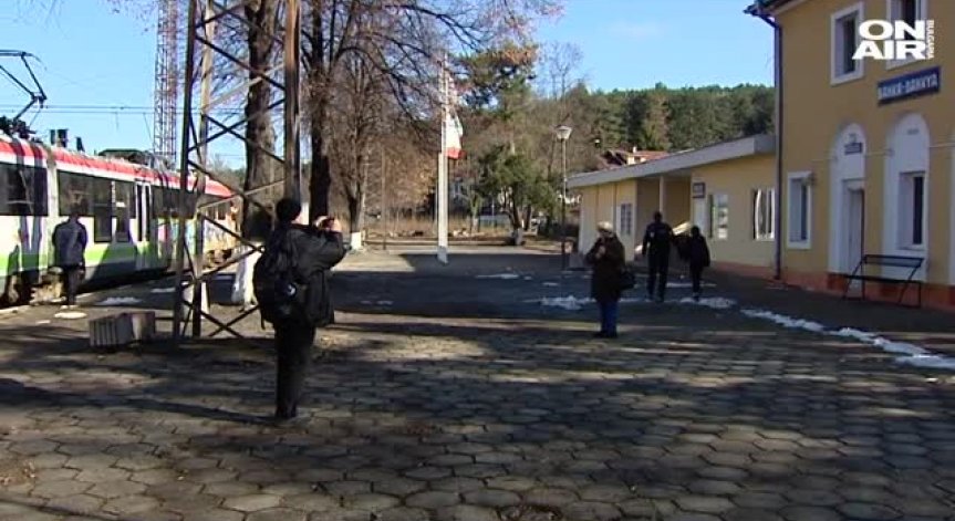 Допълнителни над 15 хил. места във влаковете за празниците