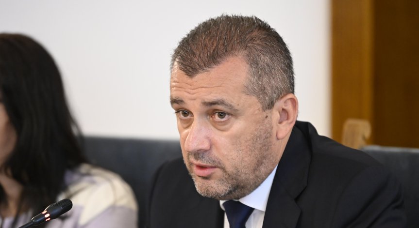 Министърът на транспорта за сваленото момче от автобуса: Липсва човечност, това не е приемливо