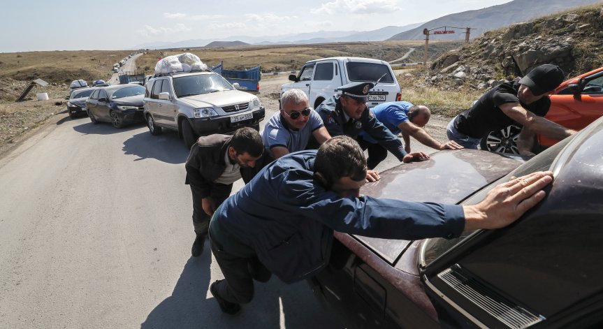 Над 100 000 бежанци от Нагорни Карабах, Азербайджан издирва повече от 300 души