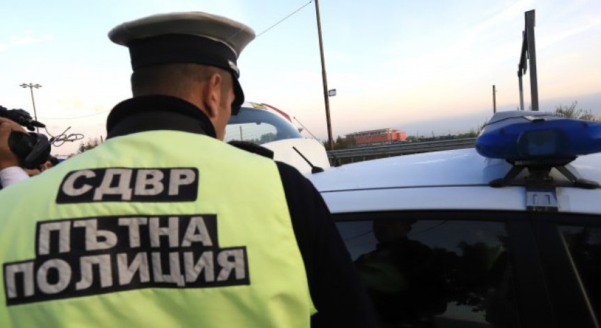 Задържаха шофьор без книжка, блъснал 18-годишен и избягал