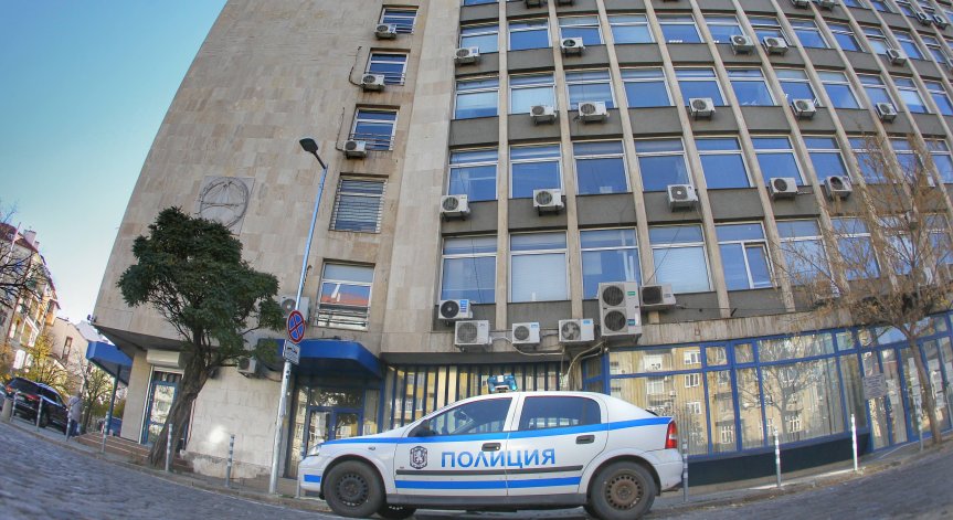 Задържаха мъж за опит на убийство на 50-годишна жена в Ябланово