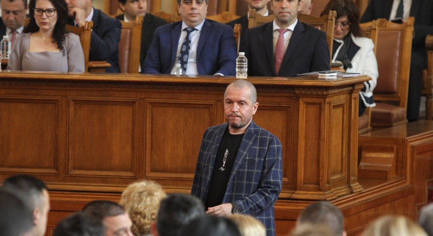 Тошко Йорданов: Петков праща SMS-и на наши депутати, правителството ще падне