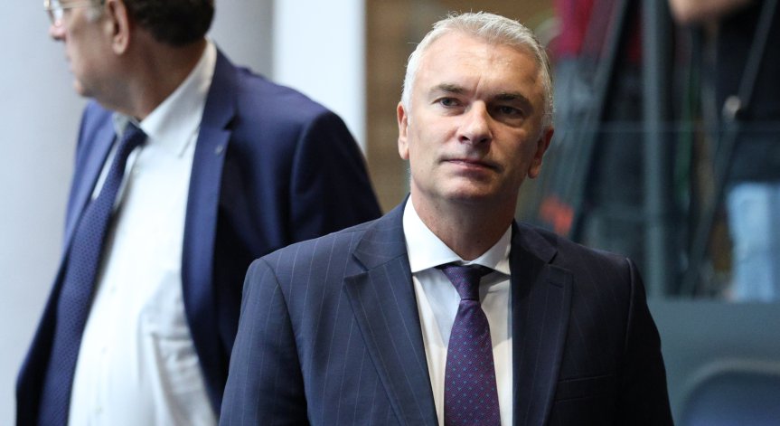 Заседанието е днес.