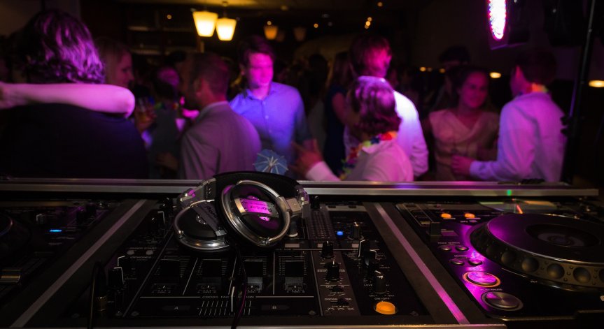 Затварят нощните клубове във Франция до Нова година