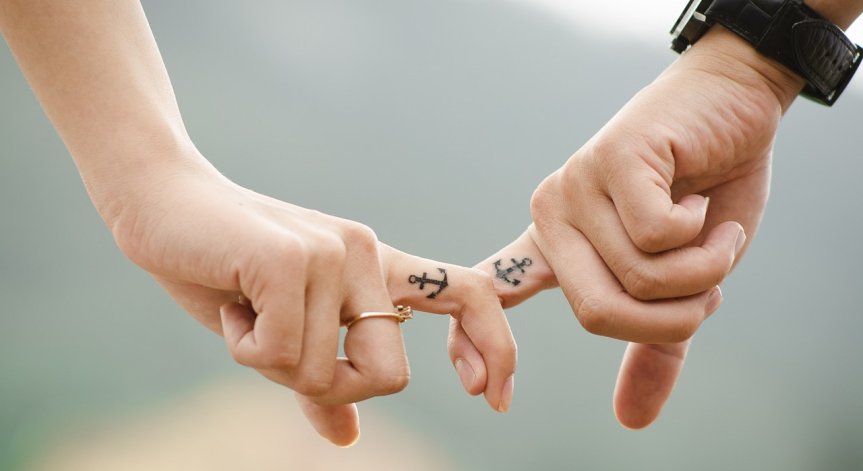 Любовен хороскоп за 8-14 януари: Важни събития при Раците, нова тръпка за Девите