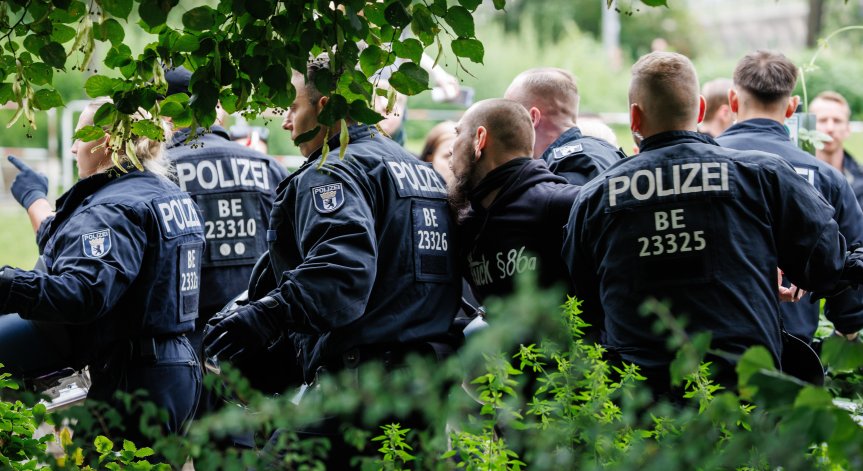 Има и други заподозрени членове на бандата, които обаче са на свобода.