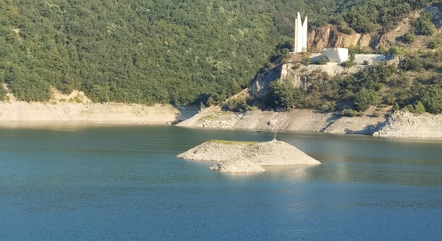 Проблем има с нерегламентирани включвания.