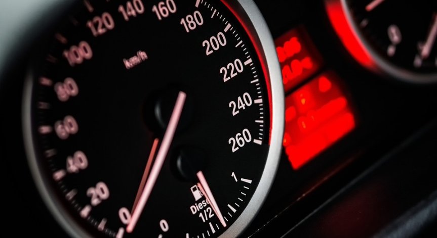 Ето как да премахнете зимните поражения по колата с висока скорост