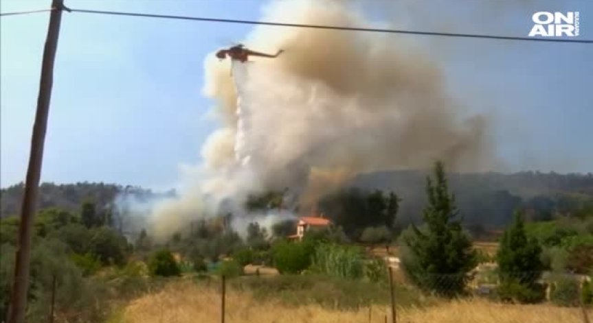 Огнеборците успяха да локализират пожара на остров Евия