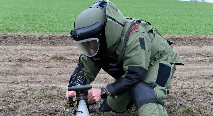 Военни екипи за обезвреждане на боеприпаси повишиха уменията си в Белене (+СНИМКИ)