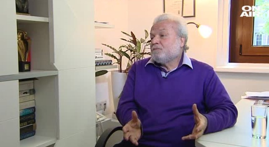 Демокрацията в Турция е в беда, алармира писател в изгнание