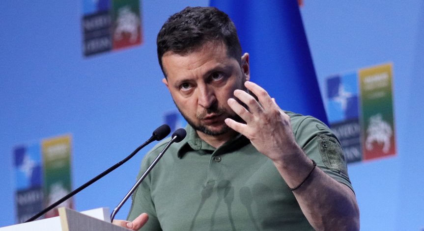 Зеленски видя отблизо щетите в Одеса и обяви: Търсим ПВО системи, за да защитим града