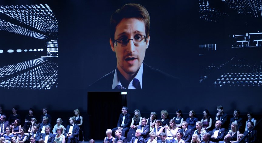 Путин предостави руско гражданство на Едуард Сноудън