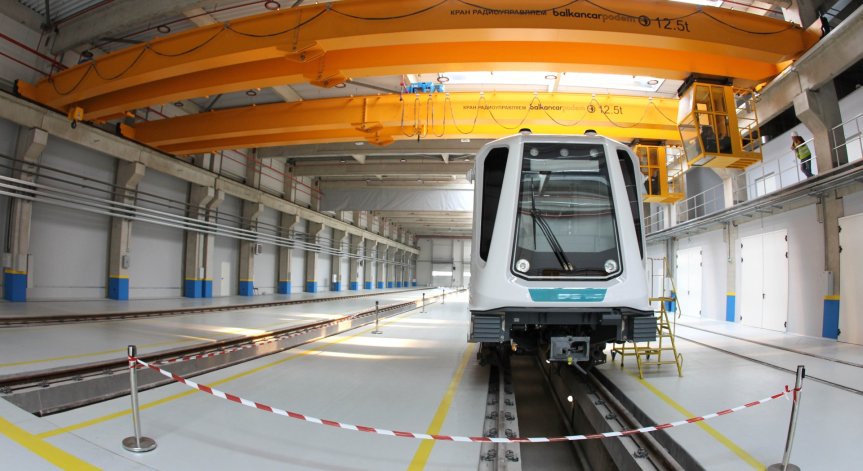 Първият влак за новата линия 3 на метрото пристигна в София