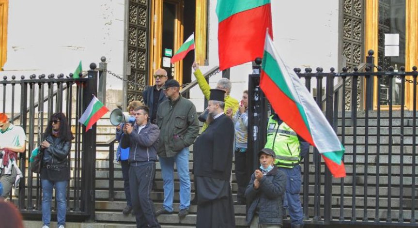 Нараства недоволството пред Съдебната палата, ще блокират всички входове