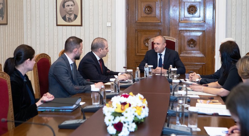 Радев към управляващите: Спешно намерете решение на проблемите в пътния сектор