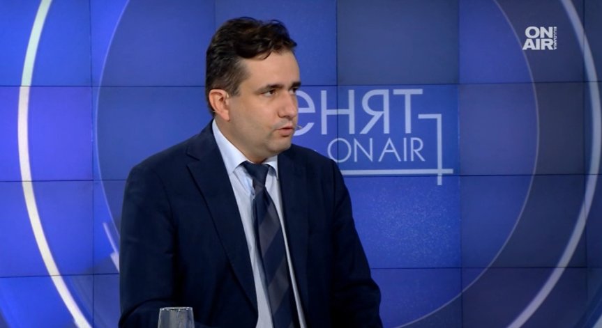 Божанов: Безотговорно е премиерът да се оправдава с Брюксел за вътрешните провали