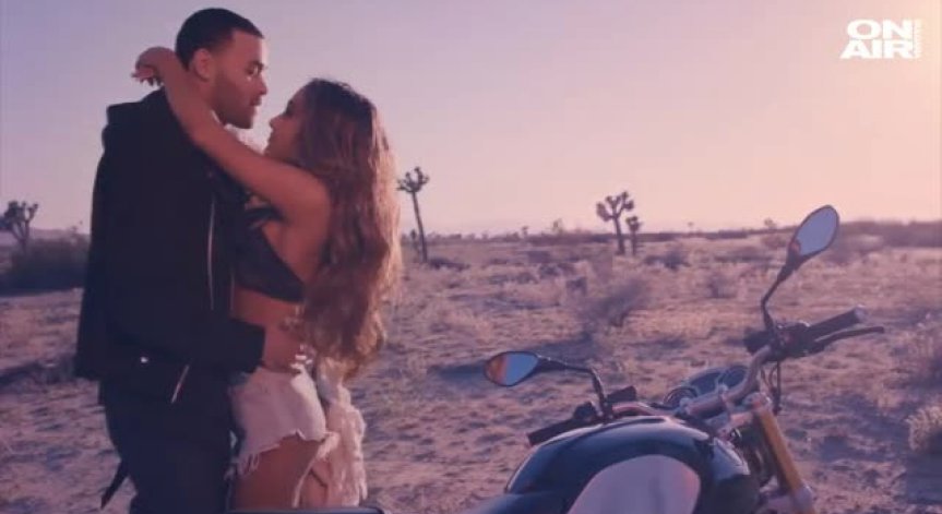 Ариана Гранде се сгоди само след месец връзка