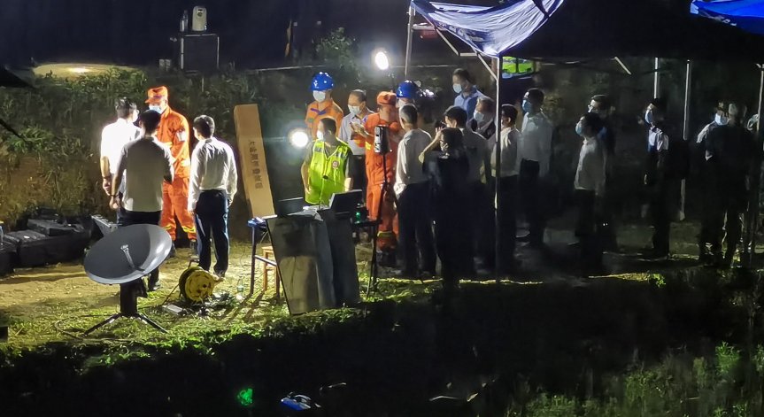 Намериха едната черна кутия на разбилия се самолет в Китай