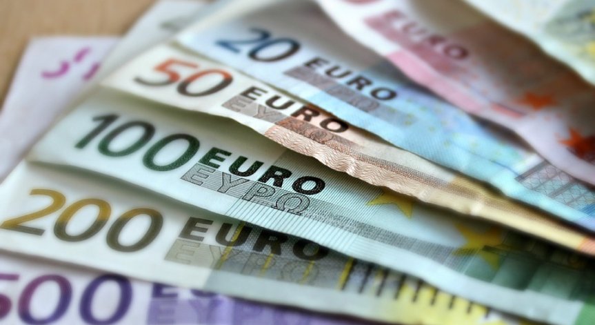 Възрастна жена хвърли през терасата 30 000 евро на ало измамници 