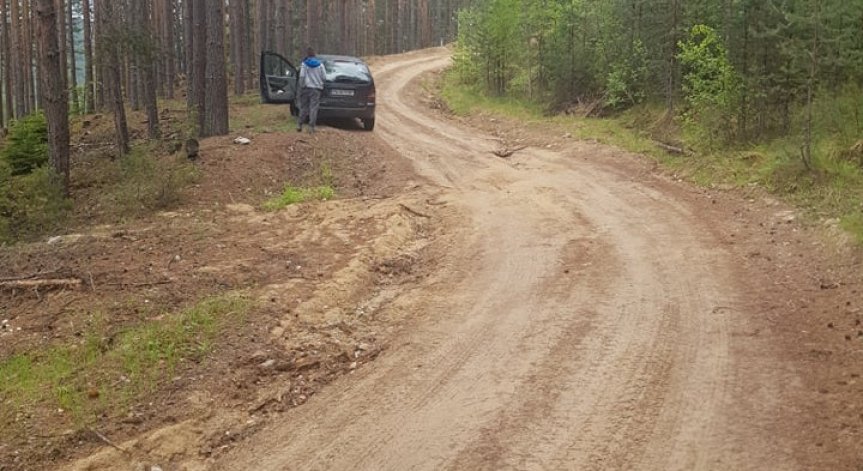 От HelpBook: Два километра път, но какъв...