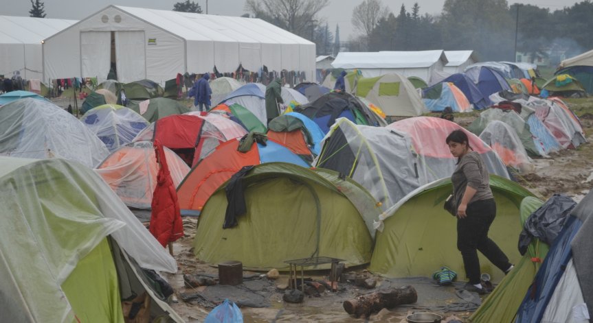 Хиляди мигранти в Идомени чакат отваряне на 