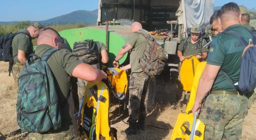  Военнослужещи участват и днес в локализирането на пожаара.