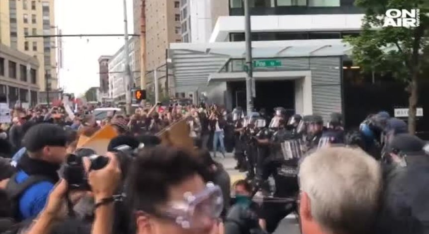 След насилието в Шарлотсвил: САЩ на протест срещу омразата и расизма 