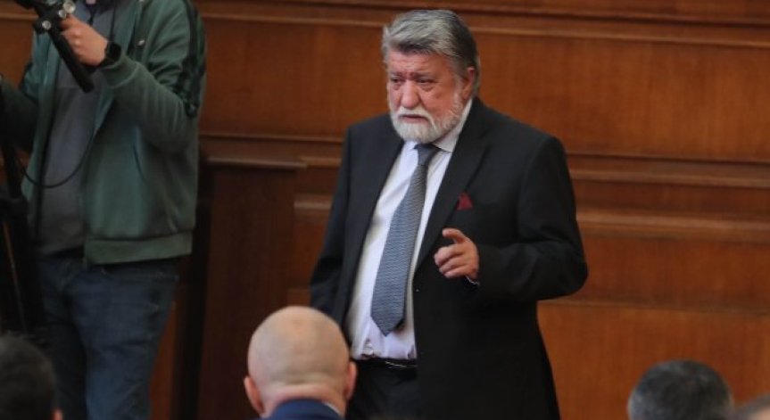 Парламентът прие оставката на Вежди Рашидов