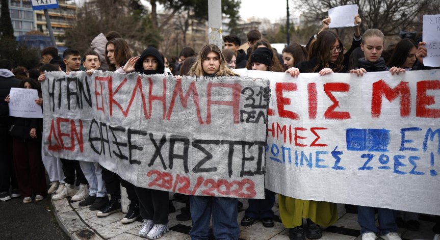 Исканията на протестиращите са за по-бързо развитие на делото, което продължава вече две години.