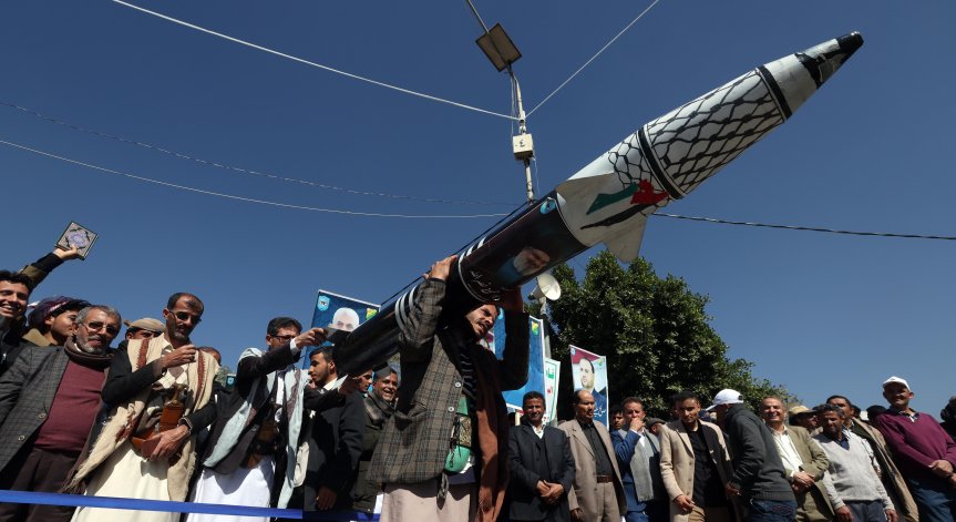 От избухването на войната в Ивицата Газа през октомври 2023 г. хутите изстреляха множество ракети.