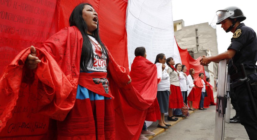 Стотици принудително стерилизирани перуанци се борят аз справедливост