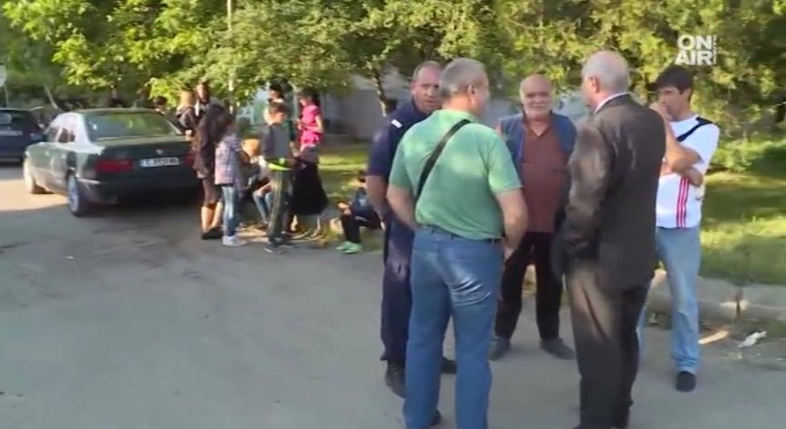 Напрежение в столичния Ботунец: Задържани са двама, търсят петима