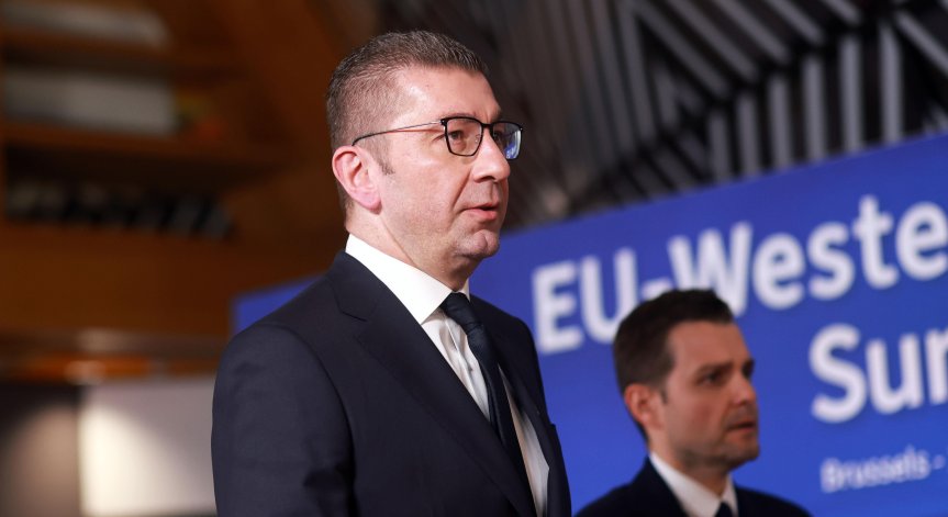 Мицкоски: Няма да променяме Конституцията на РСМ заради България