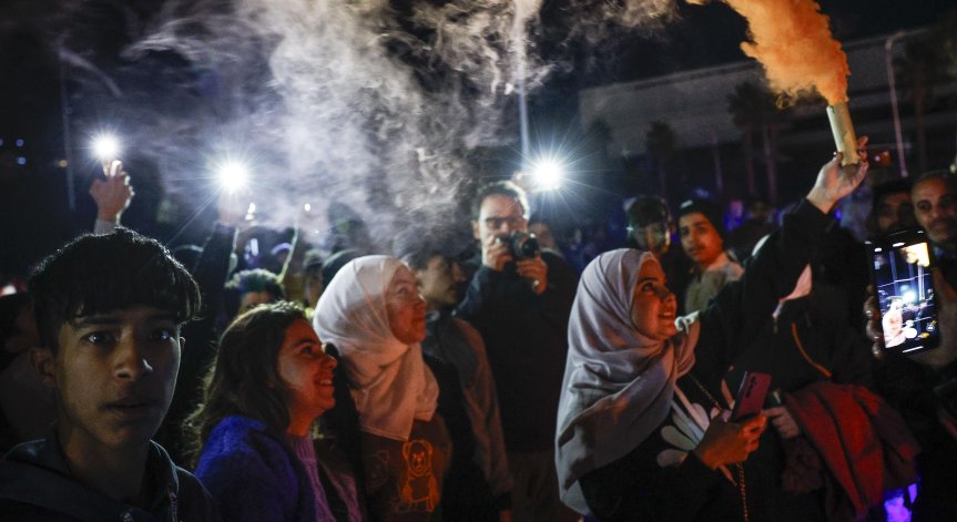 Асад напусна Сирия след мълниеносната офанзива начело с ислямистката групировка Хаят Тахрир аш Шам.