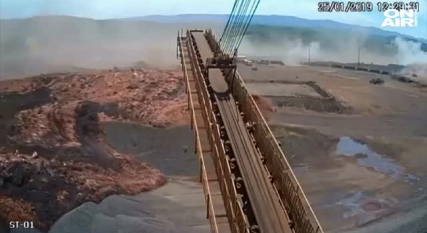 Камера заснела ужаса с калната лавина, погубила стотици в Бразилия