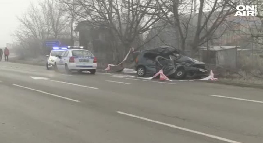 Жена загина след удар от ТИР, детето ѝ е тежко ранено
