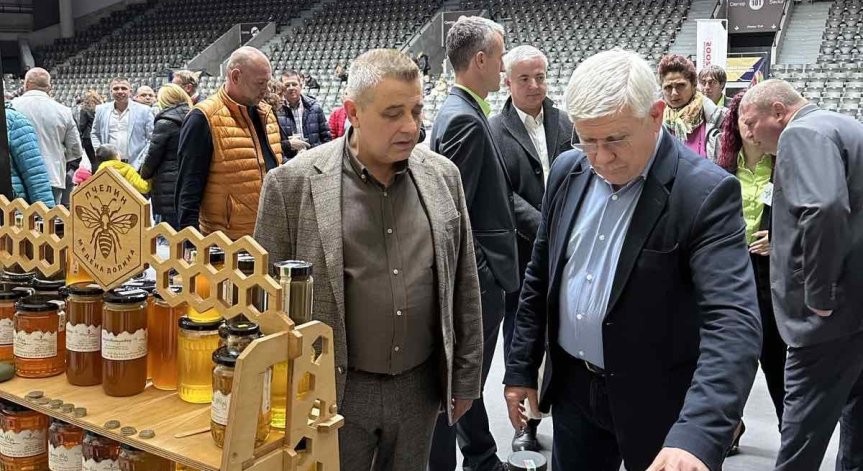 Министър Вътев: Облекчихме продажбата на храни от животински произход на фермерските пазари